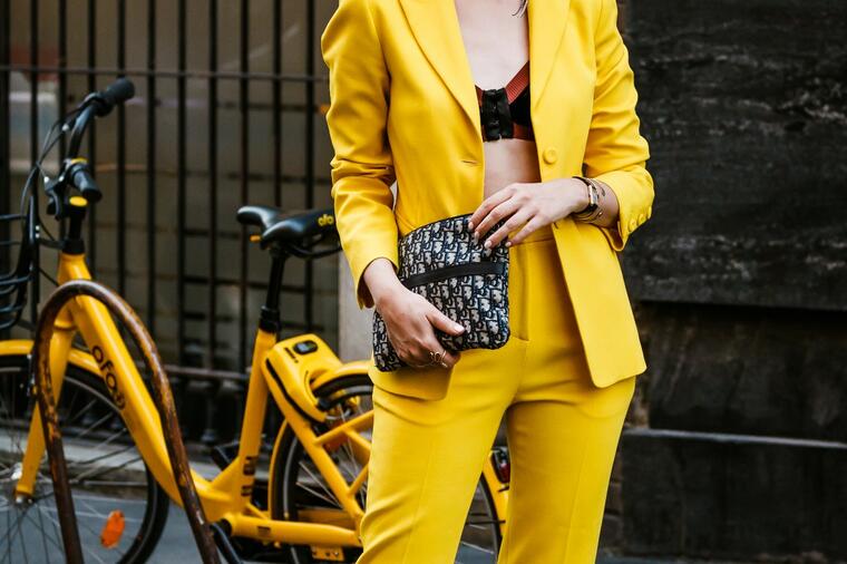 NAJEFEKTNIJI MODNI TREND ZA 2022: Kako da nosite sve nijanse žute! (FOTO)