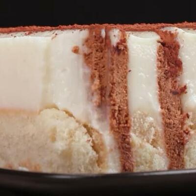 DVOBOJNI KOLAČ SA PIŠKOTAMA: Božanstveni desert od 2 kremasta fila garantuje uživanje za nepca! (RECEPT, VIDEO)