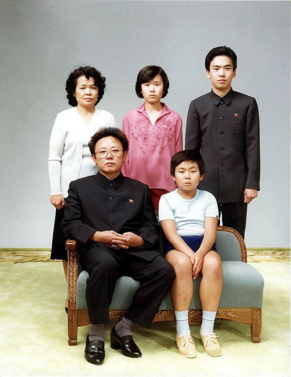 Kim Džong Il sa suprugom i decom 1981.