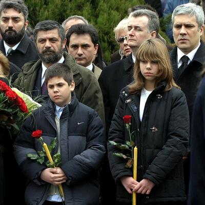 GDE SU I ČIME SE DANAS BAVE DECA ZORANA ĐINIĆA: Njihove suze na očevoj sahrani Srbija i danas pamti