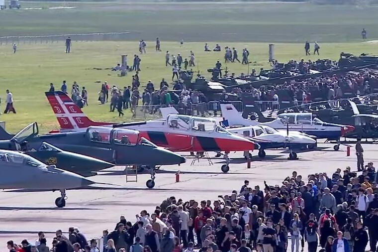 "ŠTIT" 2022 NA AERODROMU U BATAJNICI: Ovako izgleda vojska Srbije! (VIDEO)