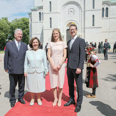 Zavela princa dok je bila u braku i od tad se ne odvaja od njega: Sinovi mu okrenuli leđa, a unuka nije viđao godinama