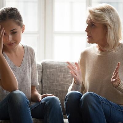 NEUSPEH VIDE KAO SVOJ ODRAZ RODITELJSTVA: Psiholog otkriva kako se narcisoidne majke ponašaju prema deci i gde greše