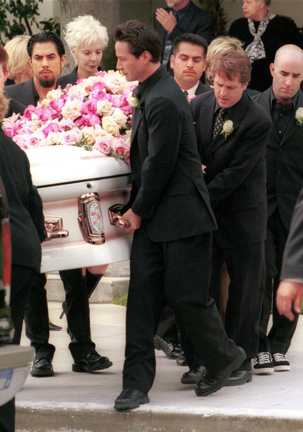 Dženifer Sajm pogreb