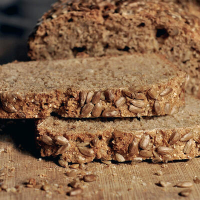 SAVRŠEN ZA DIJABETIČARE I ONE KOJI SU NA DIJETI: Napravite najukusniji hleb bez brašna i kvasca