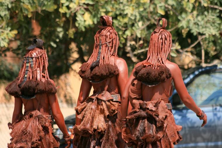 VEKOVIMA ŽIVE PO NEOBIČNIM PRAVILIMA: Najlepše pleme na svetu gde žene vode glavnu reč i ne kupaju se vodom već OVIM