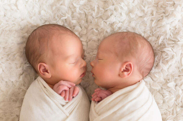 MEDICINSKI FENOMEN: Brazilka rodila blizance koji imaju RAZLIČITE OČEVE, doktor objasnio šta se desilo