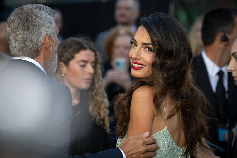 PREPLANULE NOGE U PRVOM PLANU: Amal Kluni zasenila sve prisutne na premijeri filma Džordža Klunija