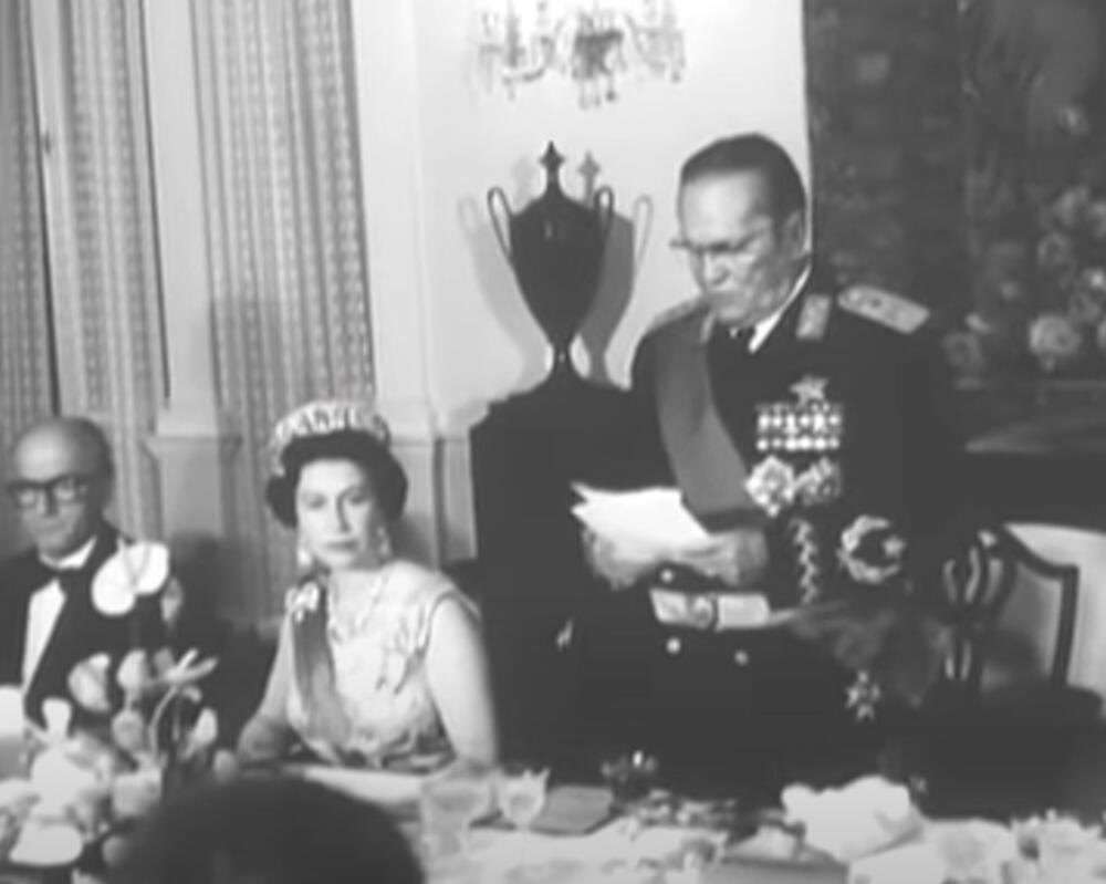 Kraljica Elizabeta, Tito