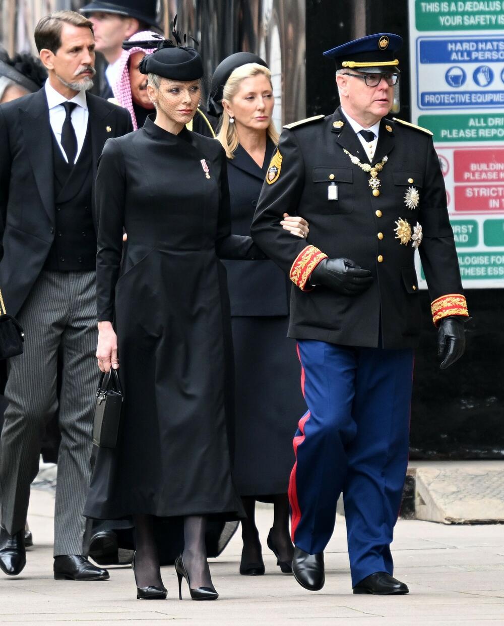 Princeza Šarlin pojavila se sa princom Albertom na sahrani kraljice Elizabete