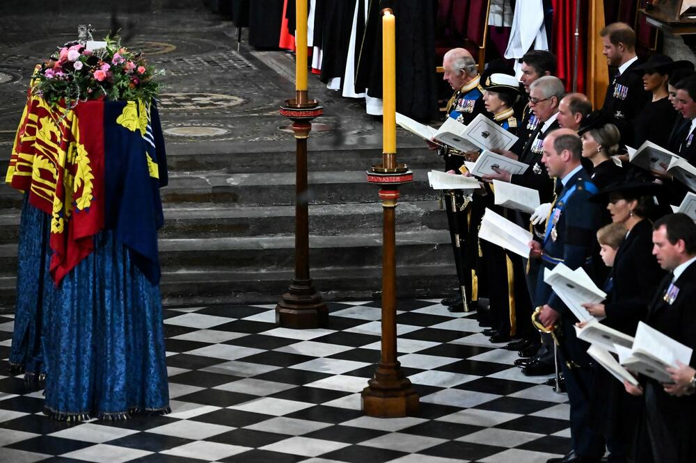sahrana kraljice elizabete, Kraljica Elizabeta