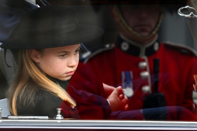 Zanimljiv momenat princeze Šarlot i Megan Markl na sahrani kraljice