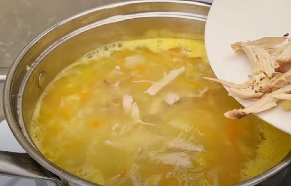 Turska pileća supa sa povrćem i mesom