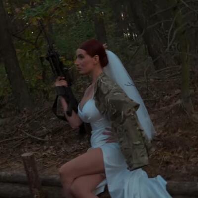 VENČANJE U ŠUMI I MLADA KAKVU SVET DO SADA NIJE VIDEO: O svadbi ove ukrajinske snajperistkinje bruje mreže
