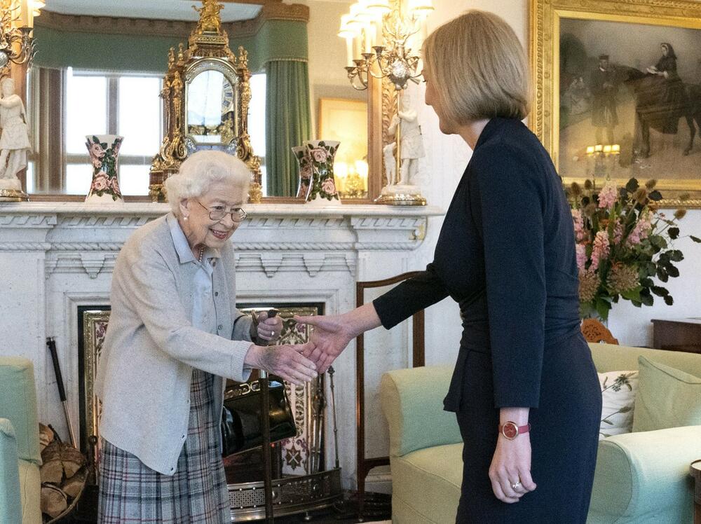 Kraljica je imenovana Liz Tras za premijerku  