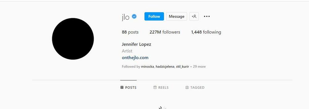 Dženifer Lopez stavila je crnu sliku na svoj Instagram  