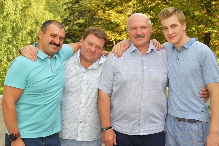 4 GODINE JE BIO STROGO ČUVANA TAJNA, A NIKO NE ZNA KO MU JE MAJKA: Zašto treći Lukašenkov sin uopšte NE LIČI NA BRAĆU?