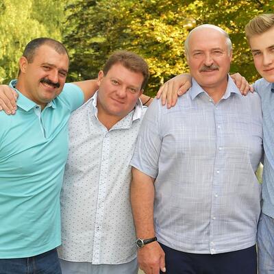 4 GODINE JE BIO STROGO ČUVANA TAJNA, A NIKO NE ZNA KO MU JE MAJKA: Zašto treći Lukašenkov sin uopšte NE LIČI NA BRAĆU?
