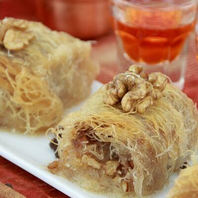 ORIGINALNI RECEPT ZA TURSKI KADAIF: Orijentalni slatkiš fenomenalnog ukusa u Srbiji poznat kao PAŠINA PITA