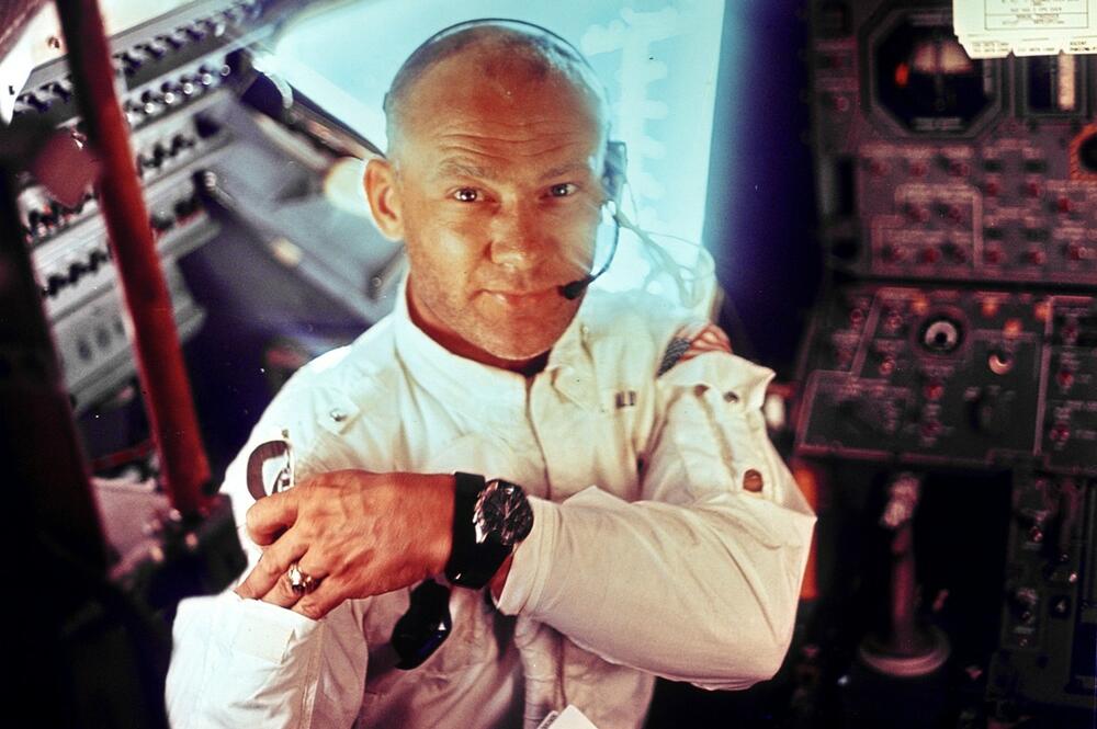 Oldrin je bio jedan od dvojice astronauta koji su sletel na Mesec  