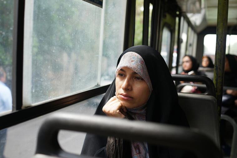 NEDA JE PREKO DANA FRIZERKA, A NOĆU PROSTITUTKA: Nosi hidžab i stidi se, a razlog zbog kojeg se prodaje tera suze na oči