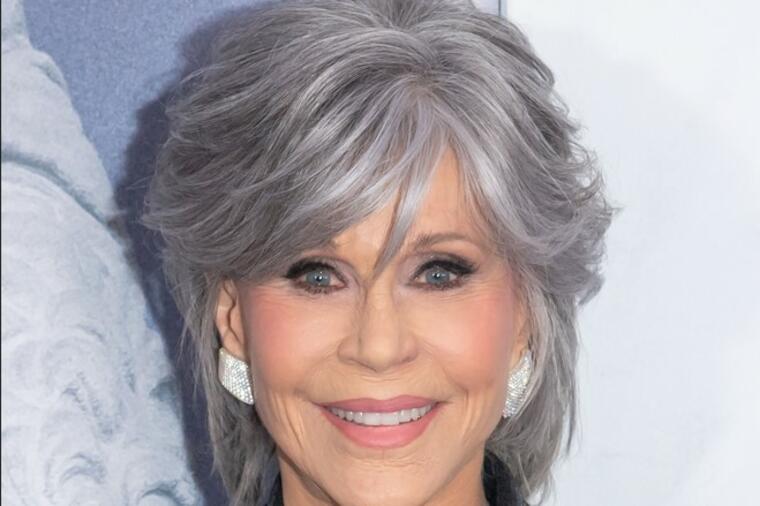 ŠOKONTAN POTEZ DIVE: Džejn Fonda pogodila u glavu dobitnicu Zlatne Palme, snimak postao hit na Internetu