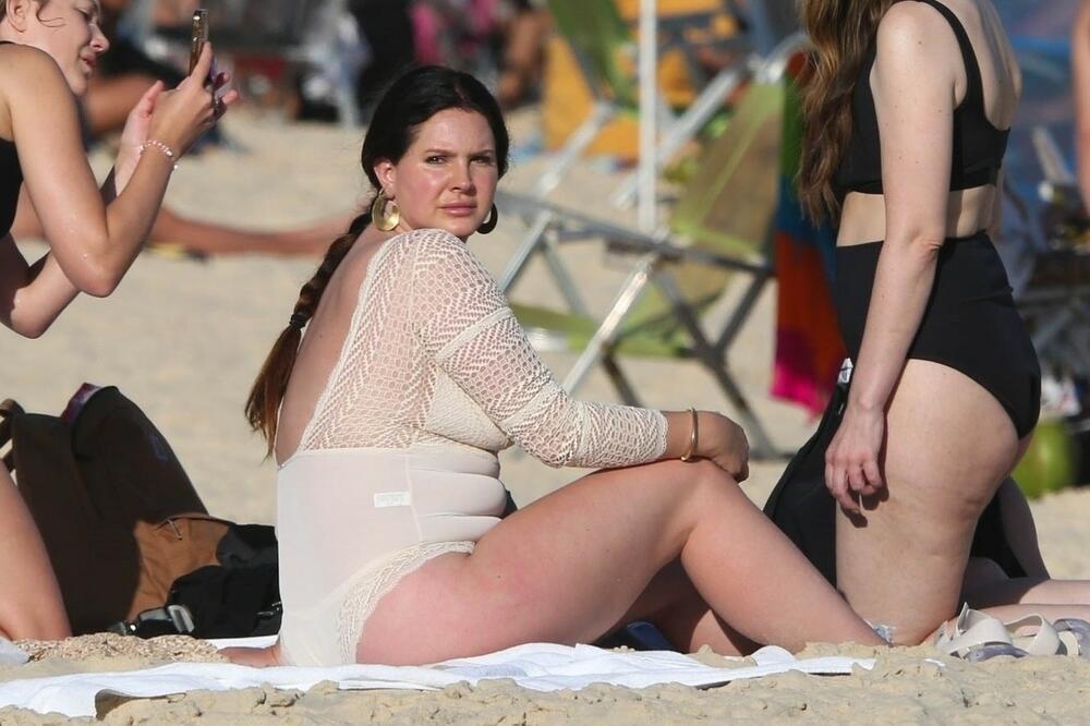 Lana Del Rej nakon duže vremena je uslikana na plaži  
