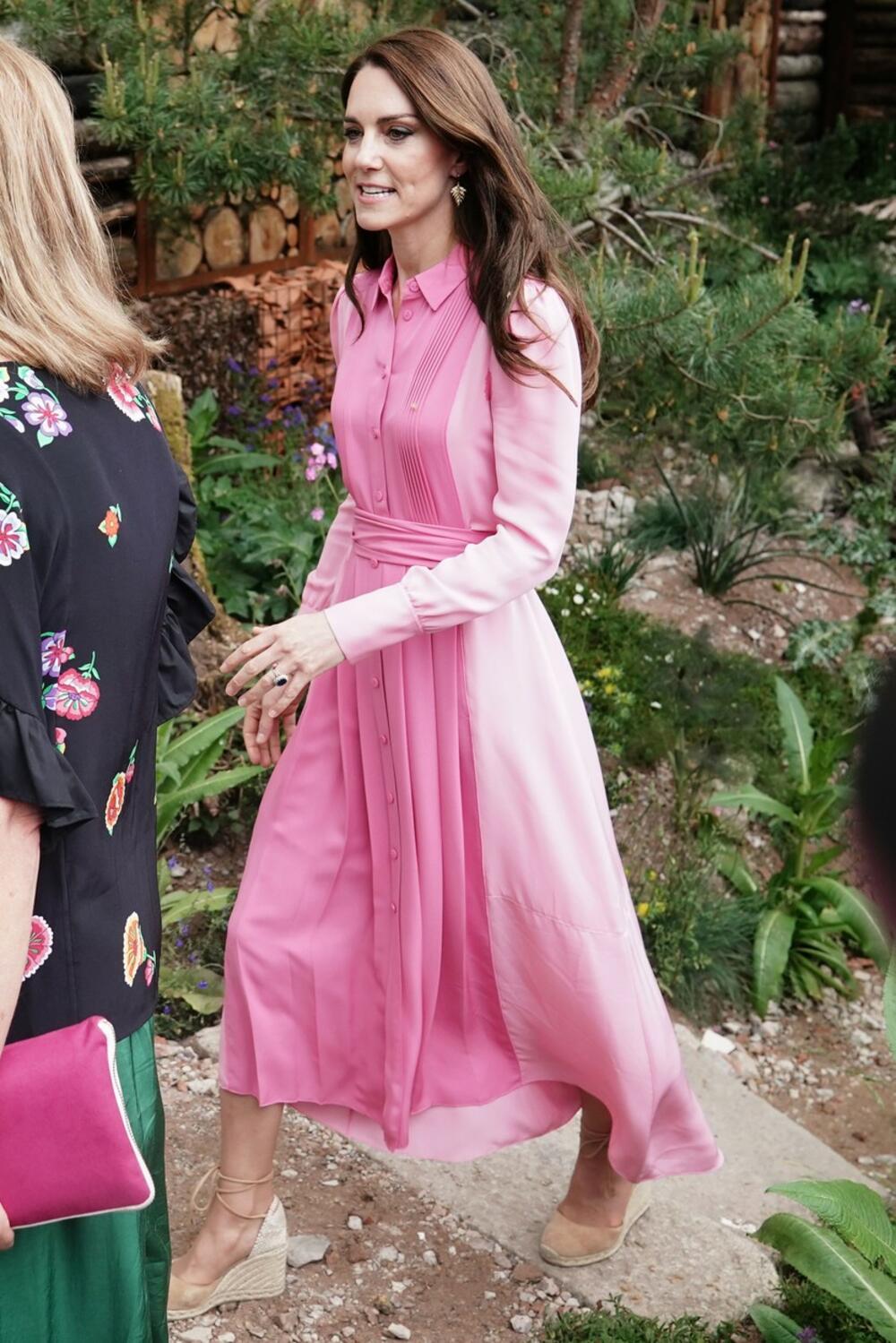 Kejt Midlton u roze haljini savršenog kroja   
