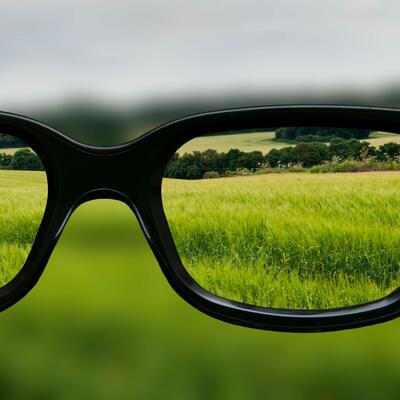 DA VIDITE JASNIJE: Izaberite najpraktičnije naočare koje će vas oduševiti!