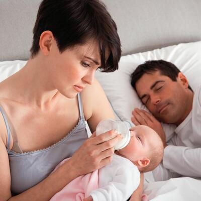 ZAŠTO TATE NE BRINU TOKOM NOĆI O DECI: Samo 11% muškaraca će ustati na bebin plač