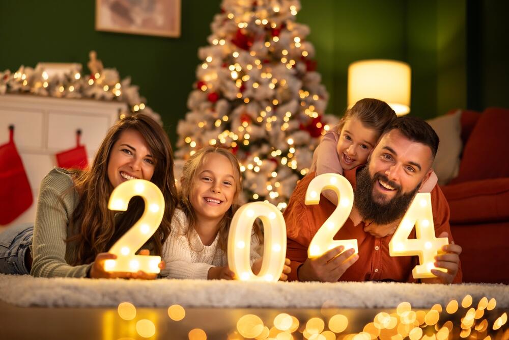 Srecna nova 2024 godina, 2024 godina, ova godina, porodica nova godina