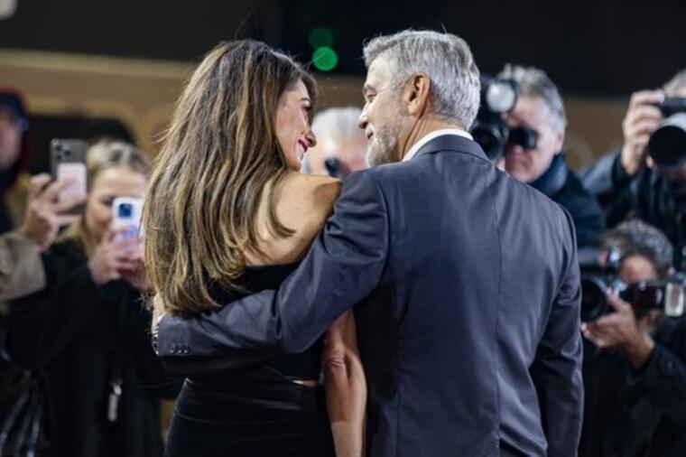 AMAL KLUNI PAMETNIM POTEZOM SE PODMLADILA 10 GODINA: Džordž Kluni očarano gledao u nju, paparaci sve snimili
