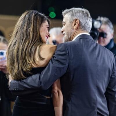AMAL KLUNI PAMETNIM POTEZOM SE PODMLADILA 10 GODINA: Džordž Kluni očarano gledao u nju, paparaci sve snimili