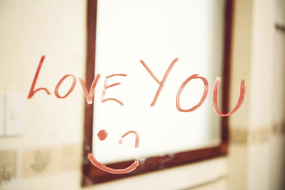 ljubavna poruka, ogledalo, volim te