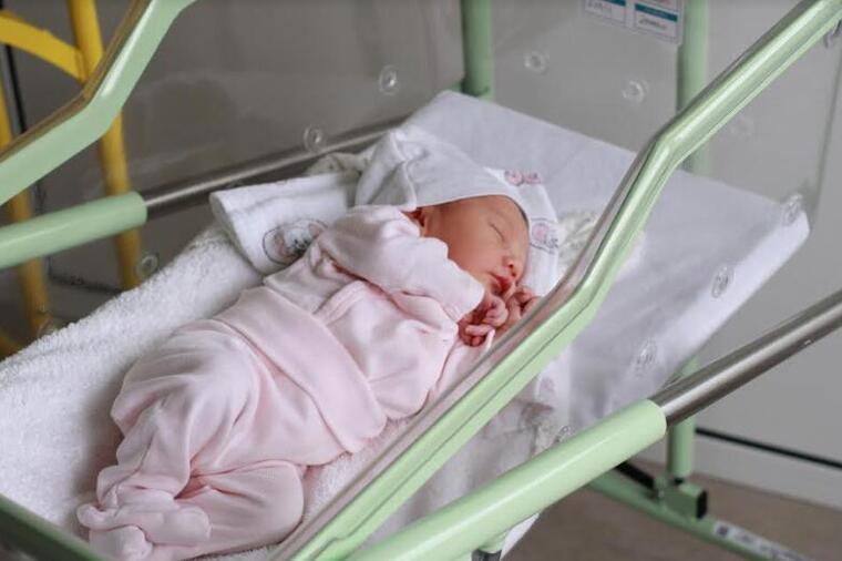 Nega bebe u prvim danima života – evo zašto je neonatolog ključna osoba u porodilištu