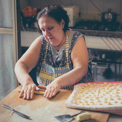 One nikada ne bacaju tegle, dunst-papir i gumice, evo i zbog čega: Ko su bile žene za koje se kaže da danas izumiru?