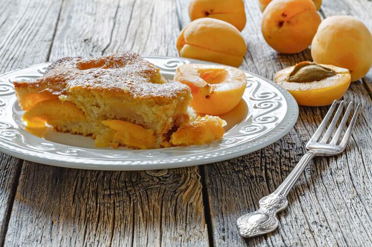 Recept za najlepši kolač od griza i kajsija: Verujte nam na reč da će vas ovaj desert oduševiti i obavezno ga probajte