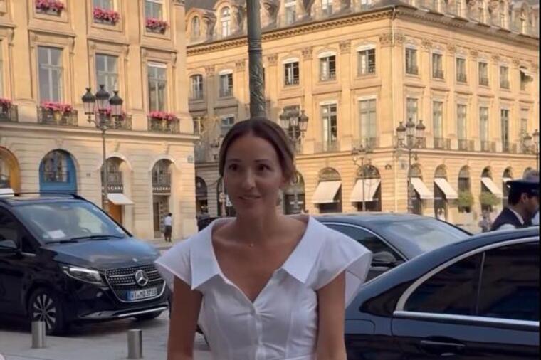 Jelena Đoković blista u najlepšoj beloj haljini od 1890 evra koju smo videli: Na događaju sa Anom Vintur zasenila sve