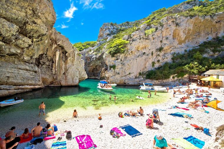 Najlepše ostrvo na Jadranskom moru bilo je zabranjeno za strance do 1989: Neverovatne plaže meštani čuvali samo za sebe