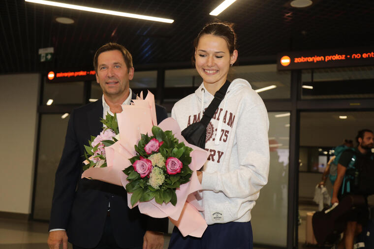 Angelina Topić već godinama ima dečka: Aleksa je isto uspešan sportista, a evo kako je dočekao šampionku na aerodromu