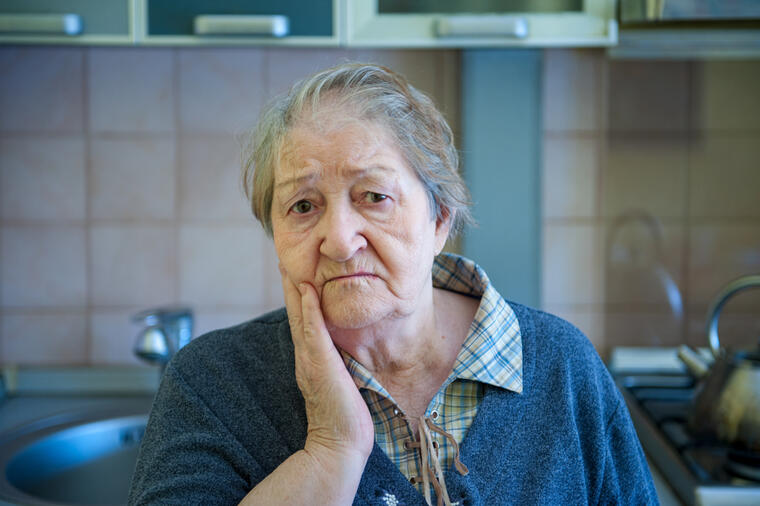 "Sve sam uložila u ćerku, a ona danas gleda kako me zet ponižava: Kuvam im i čistim, a za njihov sto ne smem sesti"