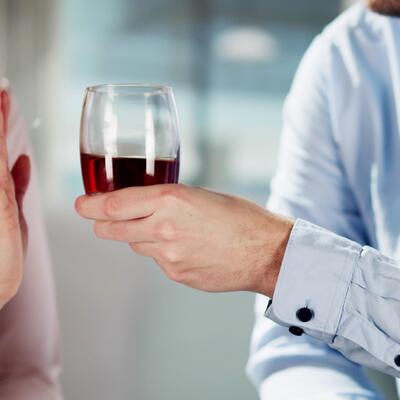 ODBIJTE LAKO ALKOHOL I RECITE NE: Pomozite sebi i drugima na prirodan način!