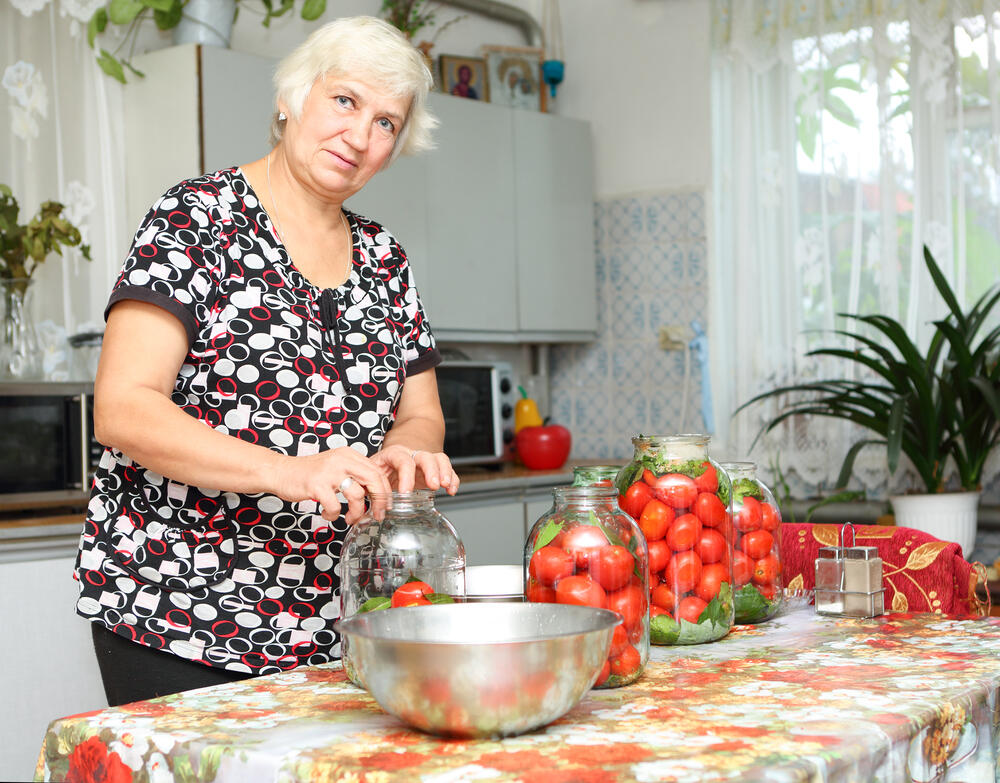 Žena, Starija, Starija žena