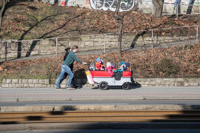 "Molio sam se 10 puta dnevno, to je bio pravi košmar": Evo kako je živela porodica sa prvim šestorkama i gde su danas