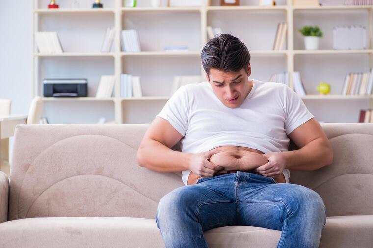 PUCA VAM ODEĆA OKO STOMAKA: Zategnite ga kada vam je odmah potrebno da izgledate bolje!