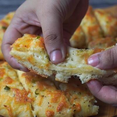 Brz i lak recept za hleb sa belim lukom: Ovaj sastojak mu daje posebnu aromu