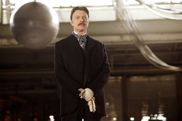 Dejvid Bouvi kao Nikola Tesla u filmu 
