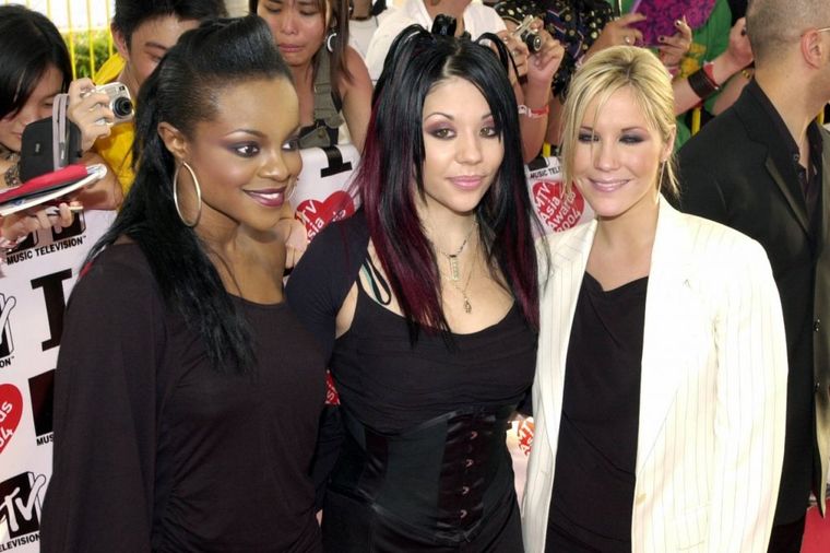 Foto: Profimedia, Matja (u sredini) sa devojkama iz Sugababes 2004. godine